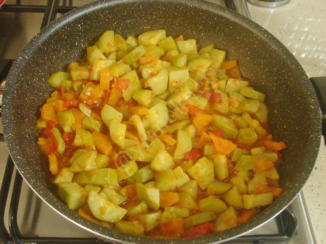 Zeytinyağlı Kabak Kavurması - Yapılışı (9/12) 