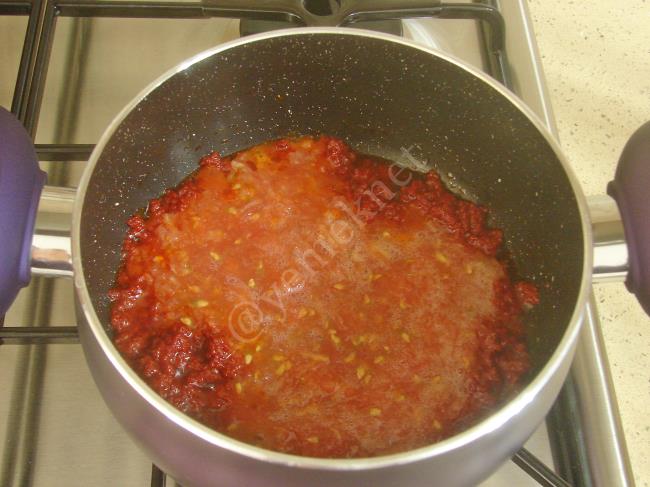 Salçalı Arpa Şehriye Çorbası - Yapılışı (4/12) 