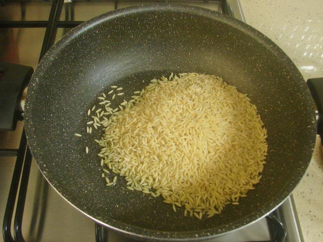 Tavuklu Arpa Şehriye Pilavı - Yapılışı (6/12) 