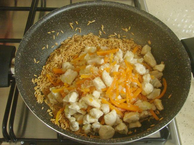 Tavuklu Arpa Şehriye Pilavı - Yapılışı (8/12) 