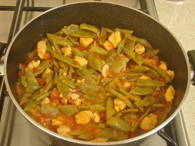 Tavuklu Taze Fasulye - Yapılışı (9/12) 