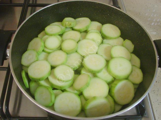 Zeytinyağlı Kabak Yemeği - Yapılışı (4/12) 