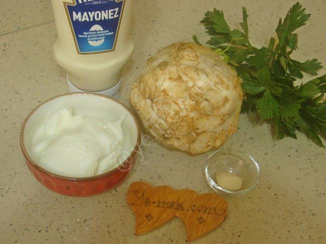 Çiğ Kereviz Salatası - Yapılışı (1/8) 