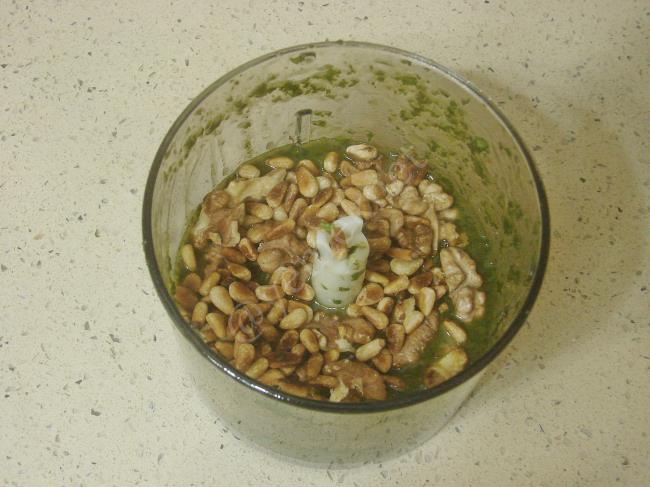 Fesleğenli Pesto Sos - Yapılışı (7/12) 