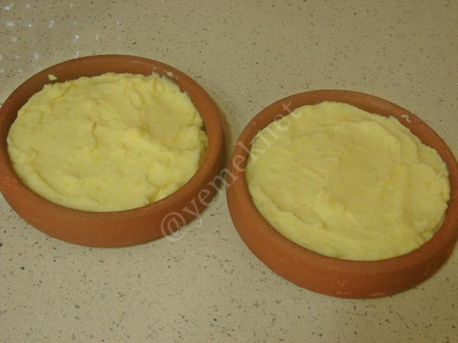 Fırında Kaşarlı Patates Püresi - Yapılışı (8/12) 