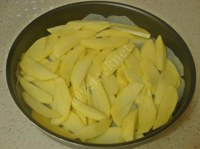 Fırında Tereyağlı Patates Kızartması - Yapılışı (5/8) 