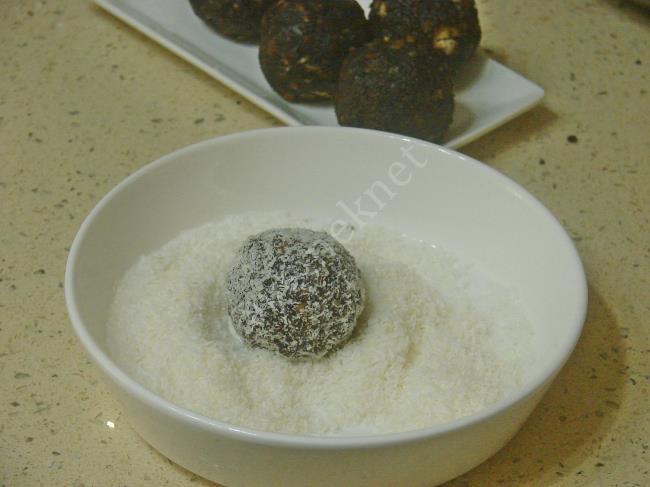 Hindistan Cevizli Bisküvi Topları - Yapılışı (9/12) 