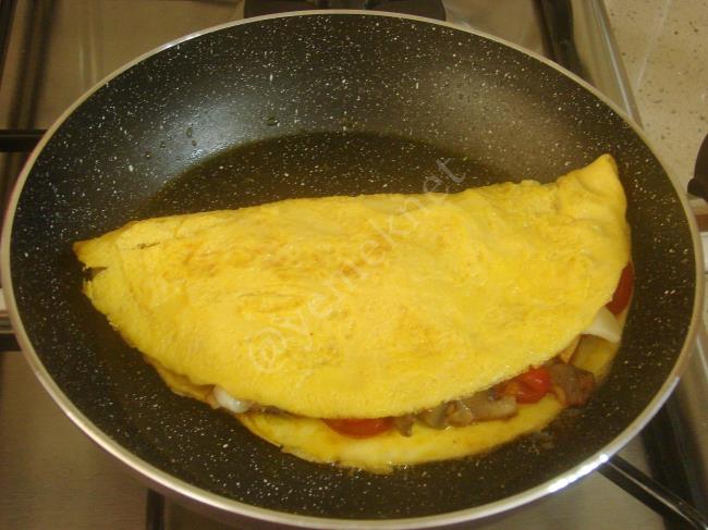 Mantarlı Kaşarlı Omlet - Yapılışı (10/12) 