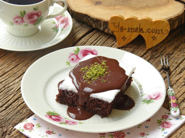 Sünger Gibi Keki, Akışkan Çikolatasıyla, Yaş Pasta Tadında Bir Kek : Ağlayan Kek