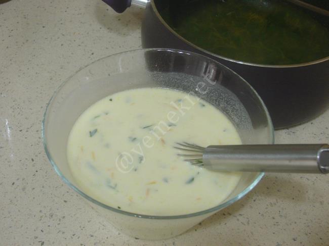 Kereviz Yaprağı Çorbası - Yapılışı (7/12) 