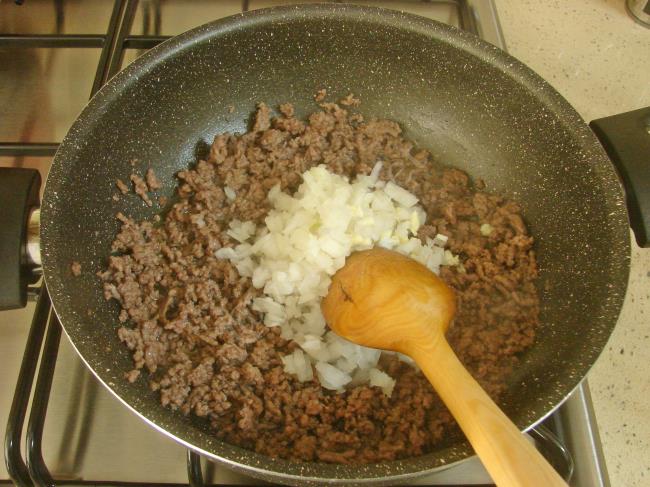 Kıymalı Kereviz Yemeği - Yapılışı (4/12) 