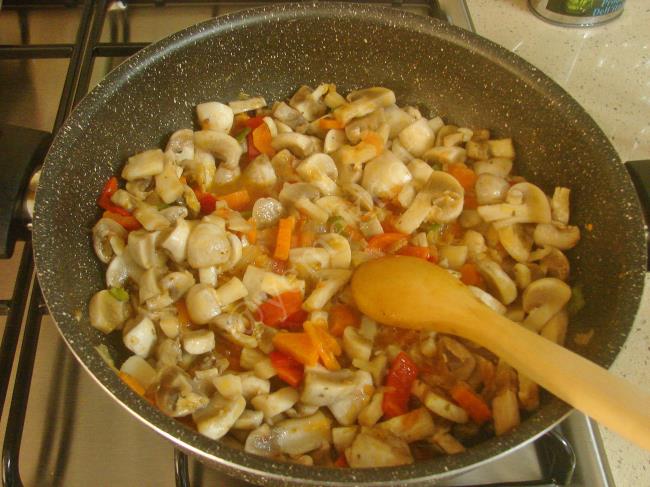 Sebzeli Mantar Yemeği - Yapılışı (7/12) 