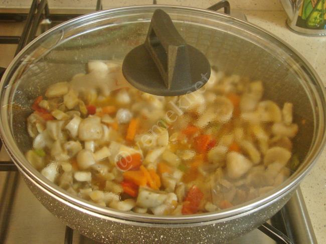 Sebzeli Mantar Yemeği - Yapılışı (8/12) 