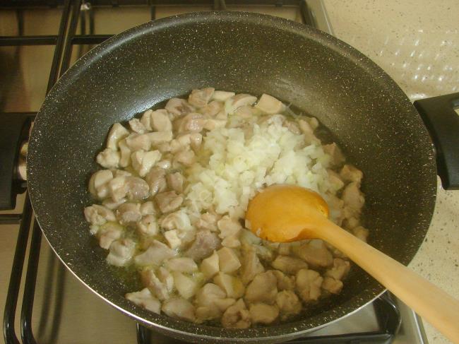 Tavuklu Kereviz Yemeği - Yapılışı (4/12) 