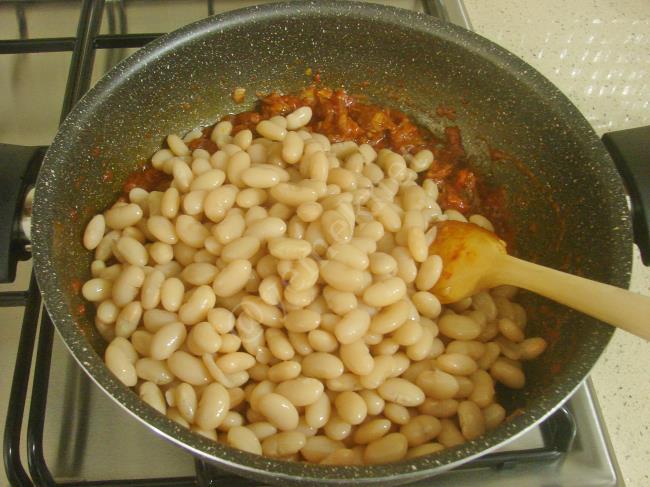 Tencerede Etli Kuru Fasulye - Yapılışı (10/16) 