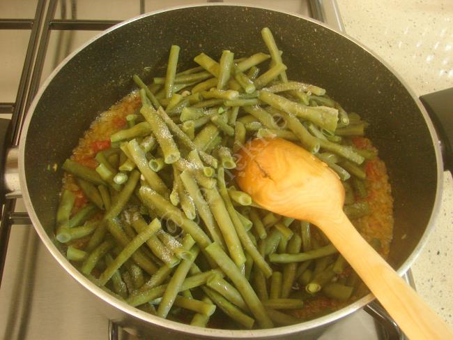 Yumurtalı Börülce Kavurması - Yapılışı (6/12) 