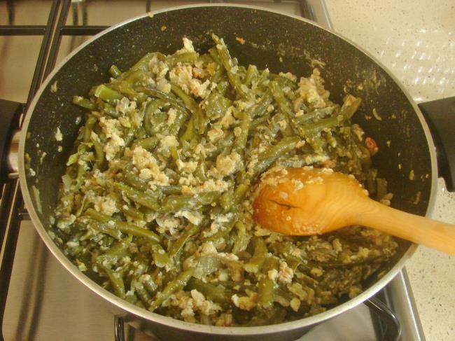 Yumurtalı Börülce Kavurması - Yapılışı (9/12) 