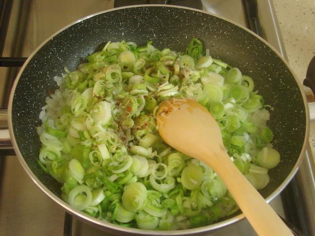 Yumurtalı Pırasa - Yapılışı (4/8) 