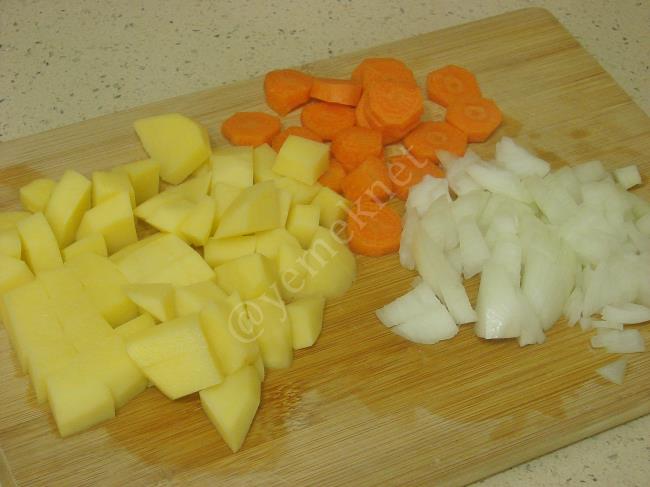 Patatesli Mercimek Çorbası - Yapılışı (2/12) 