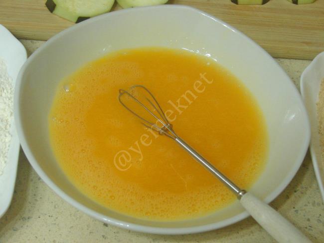 Patlıcan Kızartması - Yapılışı (4/12) 