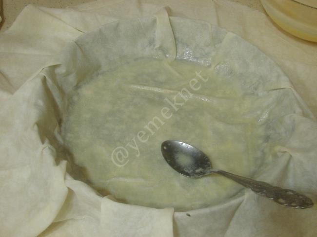 Tavada Yalancı Su Böreği - Yapılışı (6/20) 