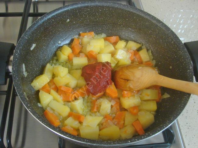 Zeytinyağlı Karnabahar Yemeği - Yapılışı (3/8) 