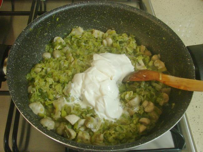 Fırında Kremalı Mantarlı Pırasa - Yapılışı (6/12) 