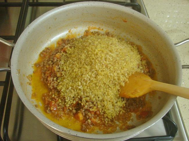 Kıymalı Bulgur Pilavı - Yapılışı (5/12) 