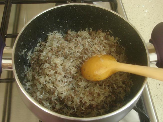 Kıymalı Pirinç Pilavı - Yapılışı (6/12) 