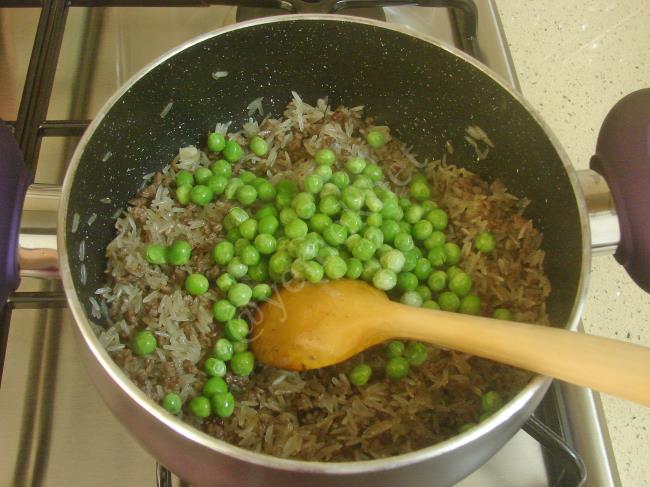 Kıymalı Pirinç Pilavı - Yapılışı (7/12) 