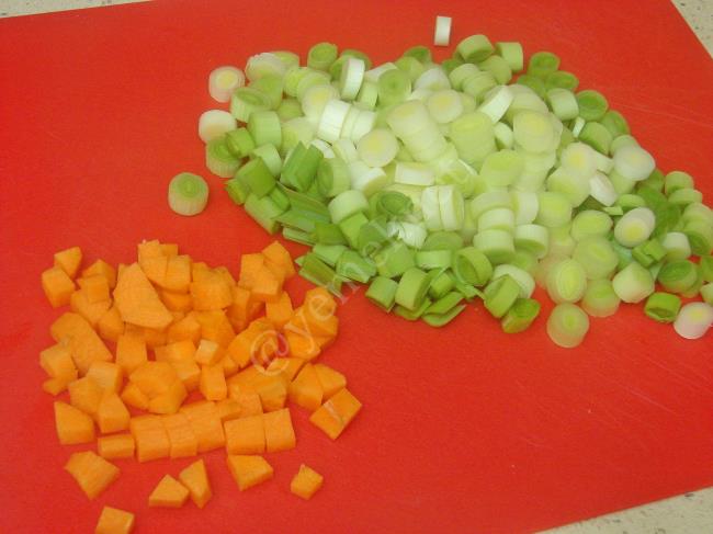 Pırasalı Bulgur Pilavı - Yapılışı (2/12) 