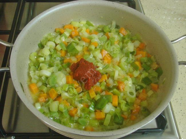 Pırasalı Bulgur Pilavı - Yapılışı (5/12) 