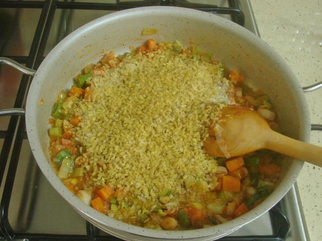 Pırasalı Bulgur Pilavı - Yapılışı (6/12) 