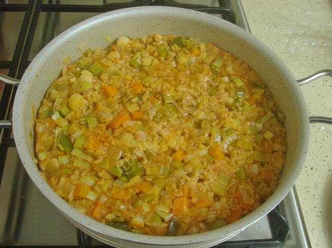 Pırasalı Bulgur Pilavı - Yapılışı (8/12) 