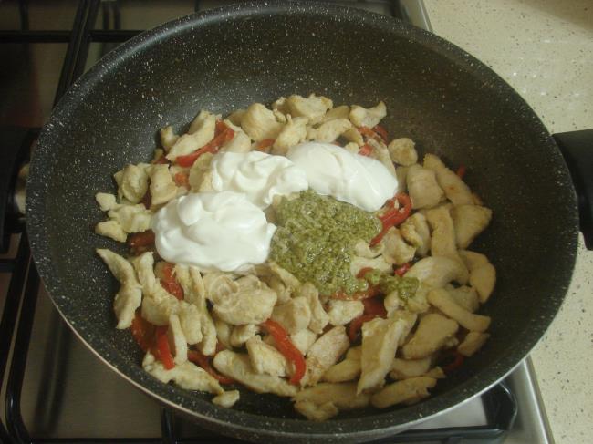 Soslu Tavuk Sote - Yapılışı (5/8) 