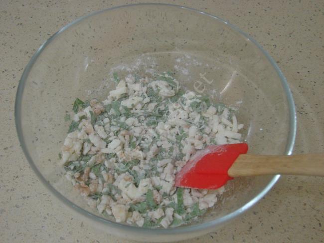 Tavada Mayasız Börek - Yapılışı (3/12) 