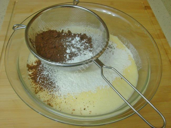 Browni Tadında Islak Kek Nasıl Yapılır? (4/16) Resimli Yemek Tarifleri