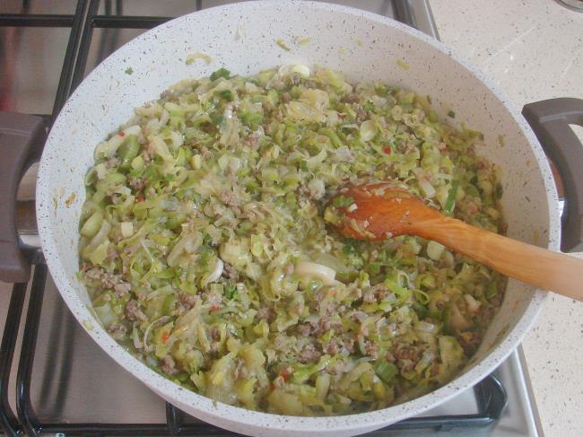 Fırında Kıymalı Pırasa - Yapılışı (7/16) 