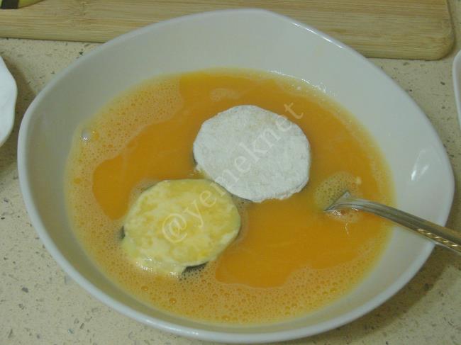 Galeta Unlu Patlıcan Kızartması - Yapılışı (4/8) 