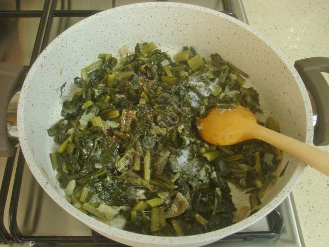 Yoğurtlu Pazı Kavurması - Yapılışı (5/8) 