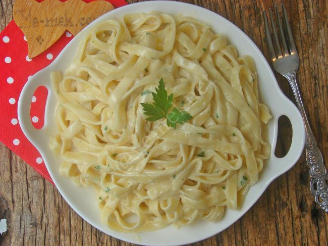 alfredo soslu fettucine tarifi nasil yapilir resimli yemek tarifleri