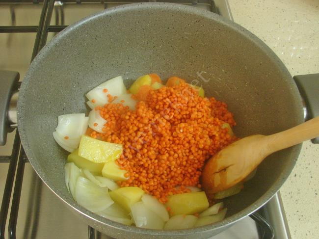 Brokolili Mercimek Çorbası - Yapılışı (4/12) 