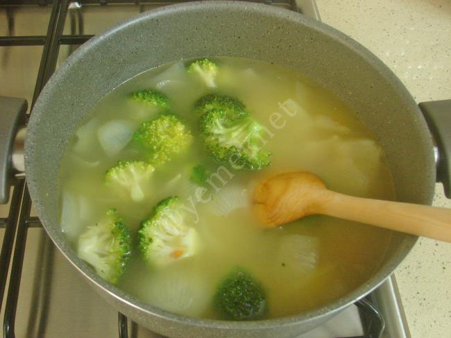 Brokolili Mercimek Çorbası - Yapılışı (6/12) 