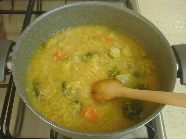 Brokolili Mercimek Çorbası - Yapılışı (7/12) 