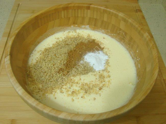 Cevizli Havuçlu Kek - Yapılışı (4/12) 