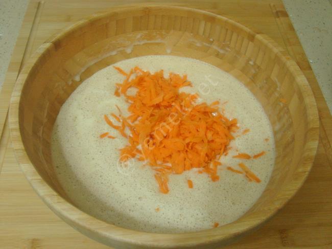 Cevizli Havuçlu Kek - Yapılışı (7/12) 