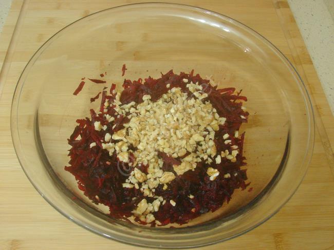 Çiğ Pancar Salatası - Yapılışı (3/8) 