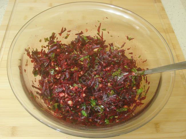 Çiğ Pancar Salatası - Yapılışı (5/8) 