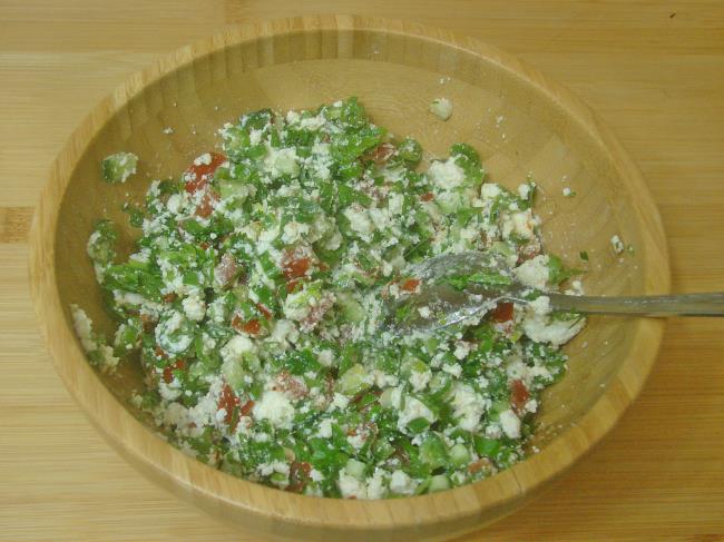Çökelek Salatası - Yapılışı (5/8) 