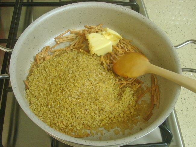 Erişteli Bulgur Pilavı - Yapılışı (4/12) 